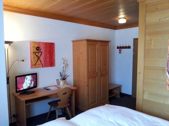 Sonnegg Hotel Zweisimmen Ruang foto