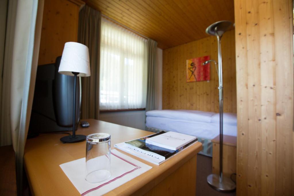 Sonnegg Hotel Zweisimmen Ruang foto