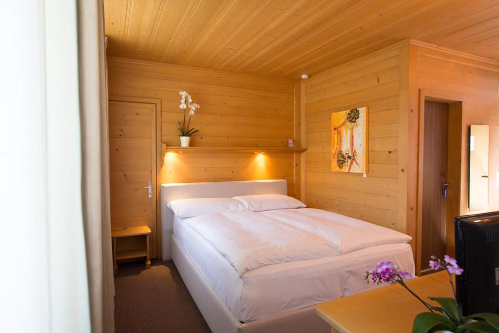 Sonnegg Hotel Zweisimmen Ruang foto
