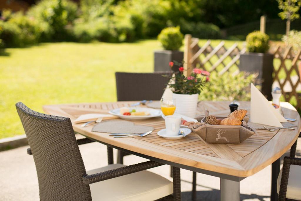 Sonnegg Hotel Zweisimmen Bagian luar foto